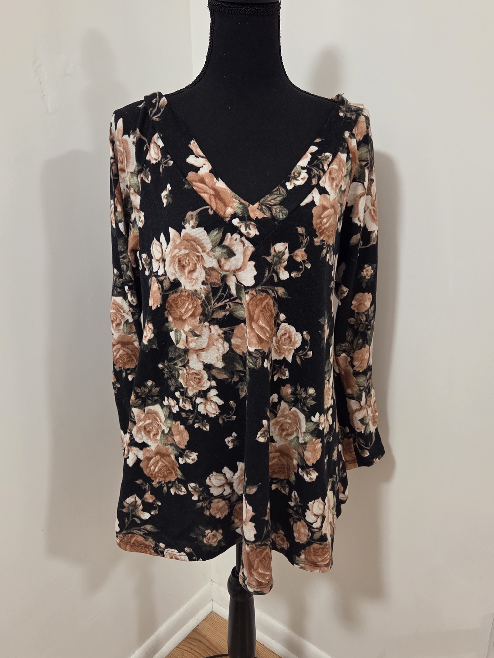 Emerald Black Floral V-Neck Long Sleeve Tunic